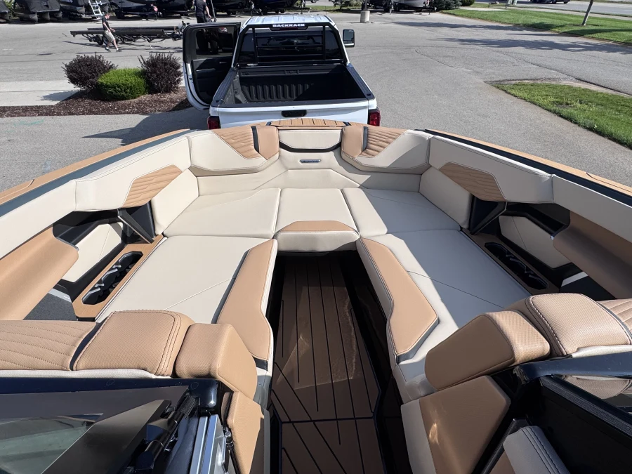 2027-mastercraft-x24-142957-image8