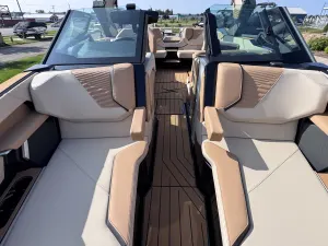 2027-mastercraft-x24-142957-image9