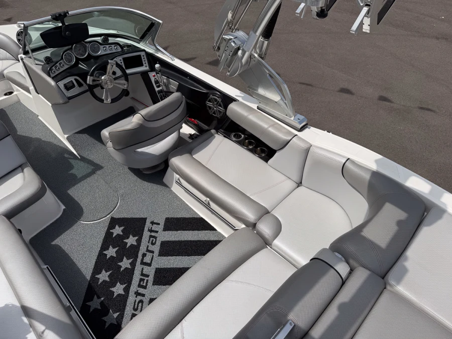 2015-mastercraft-x10-142965-image10