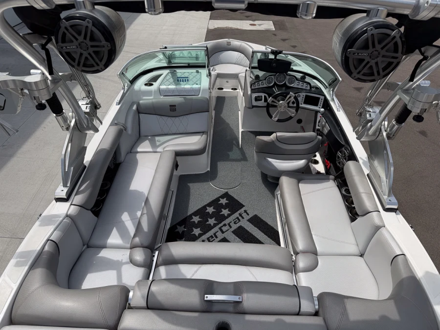 2015-mastercraft-x10-142965-image11