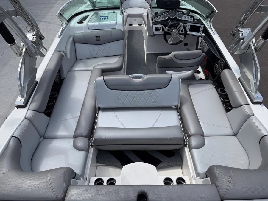 2015-mastercraft-x10-142965-image12