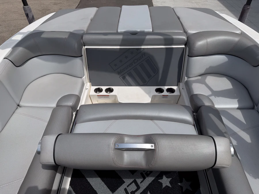 2015-mastercraft-x10-142965-image13