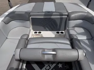 2015-mastercraft-x10-142965-image13