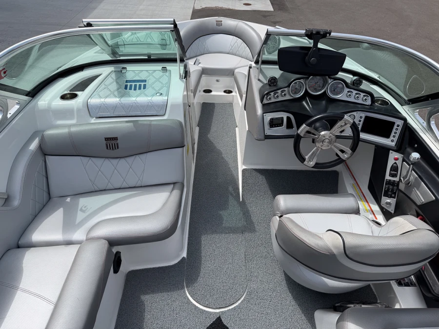 2015-mastercraft-x10-142965-image16