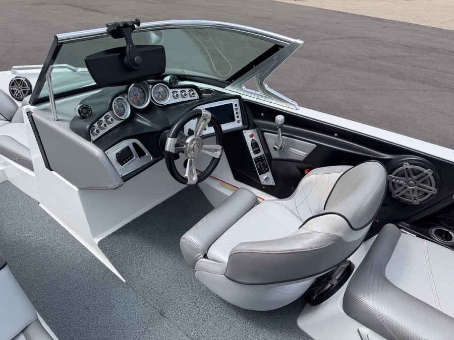 2015-mastercraft-x10-142965-image18