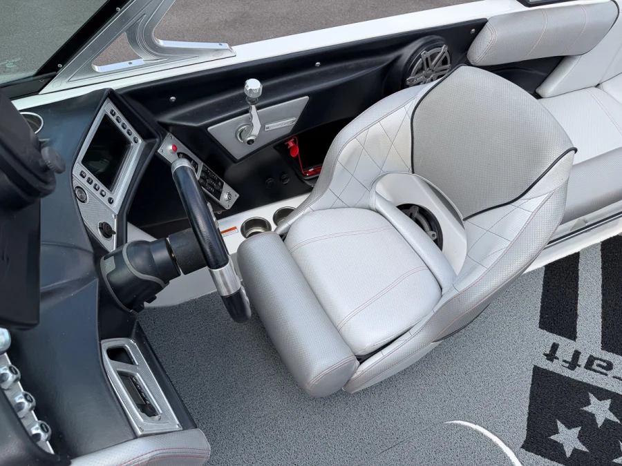 2015-mastercraft-x10-142965-image19