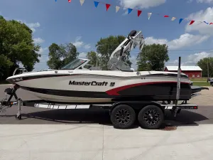 2015-mastercraft-x10-142965-image1