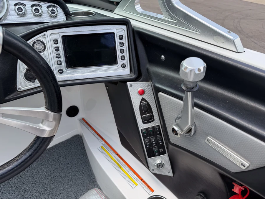 2015-mastercraft-x10-142965-image21