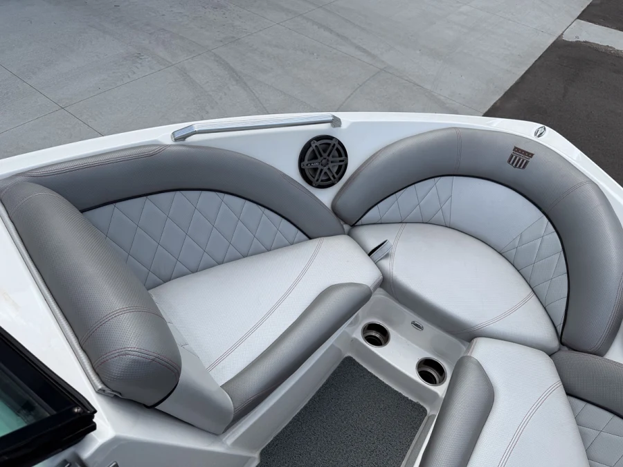 2015-mastercraft-x10-142965-image24