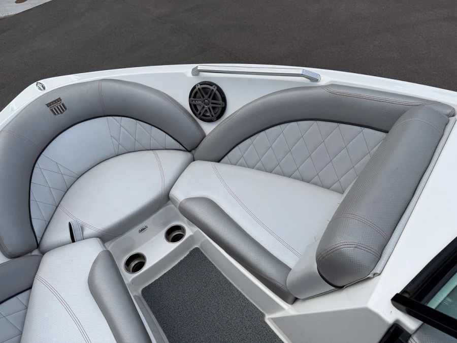 2015-mastercraft-x10-142965-image25