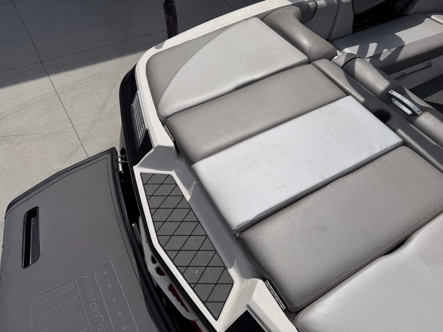 2015-mastercraft-x10-142965-image6