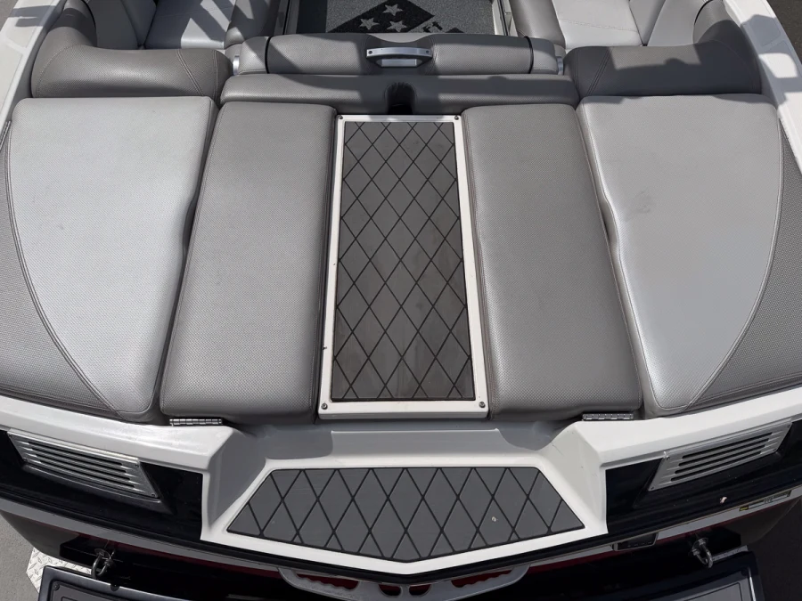 2015-mastercraft-x10-142965-image8