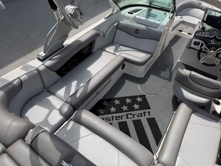 2015-mastercraft-x10-142965-image9