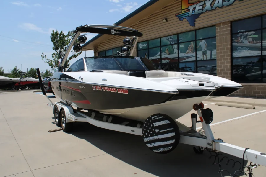 2016-malibu-wakesetter-22-mxz-142989-image1.webp