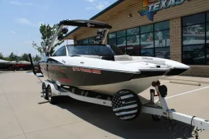 2016 Malibu 22 MXZ Icon