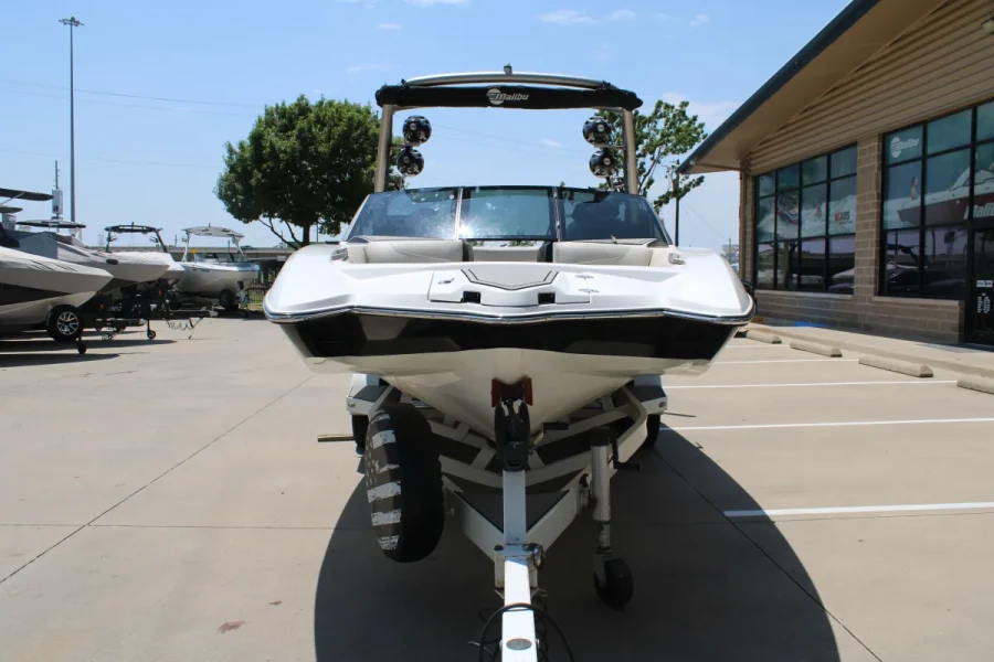2016-malibu-wakesetter-22-mxz-142989-image2.webp