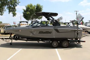 2020 Malibu 23 MXZ Icon