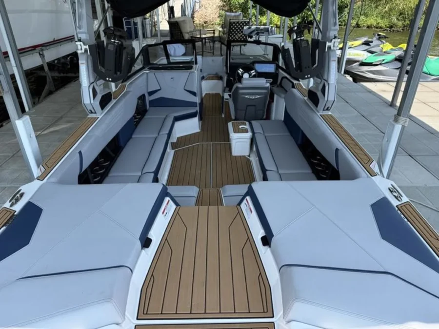 2023-nautique-s25-142994-image10.webp