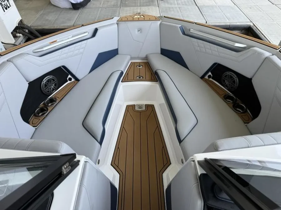 2023-nautique-s25-142994-image14.webp