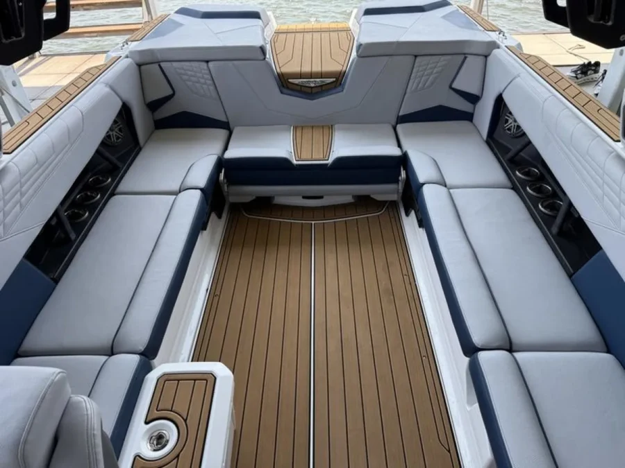 2023-nautique-s25-142994-image9.webp