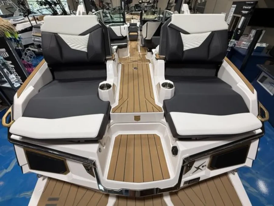 2026-mastercraft-x24-142997-image15.webp