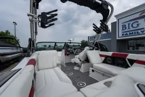 2023-mastercraft-xt24-143002-image3.webp