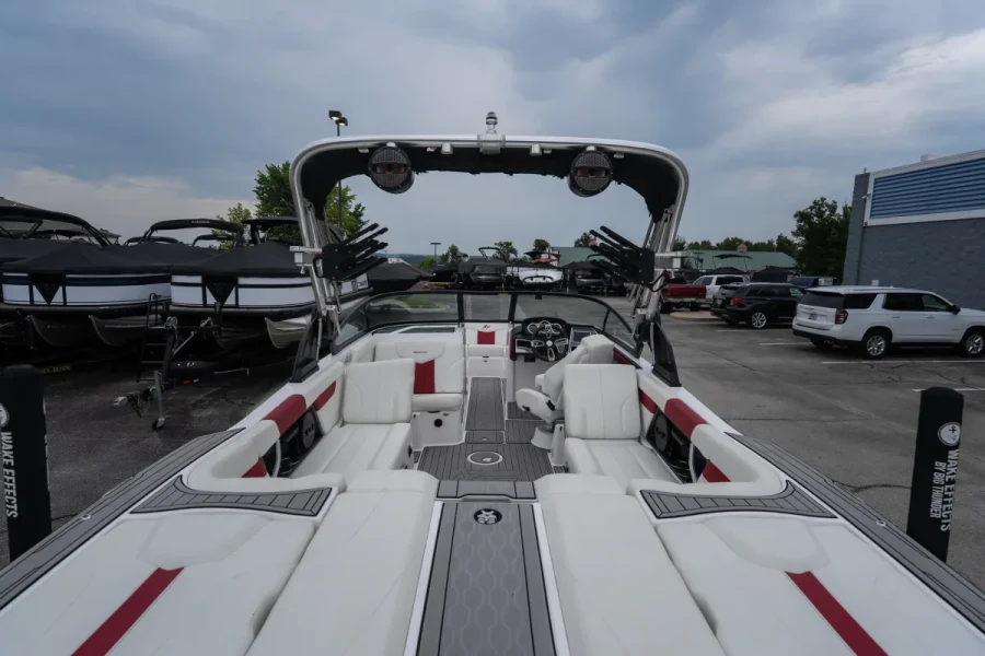 2023-mastercraft-xt24-143002-image5.webp