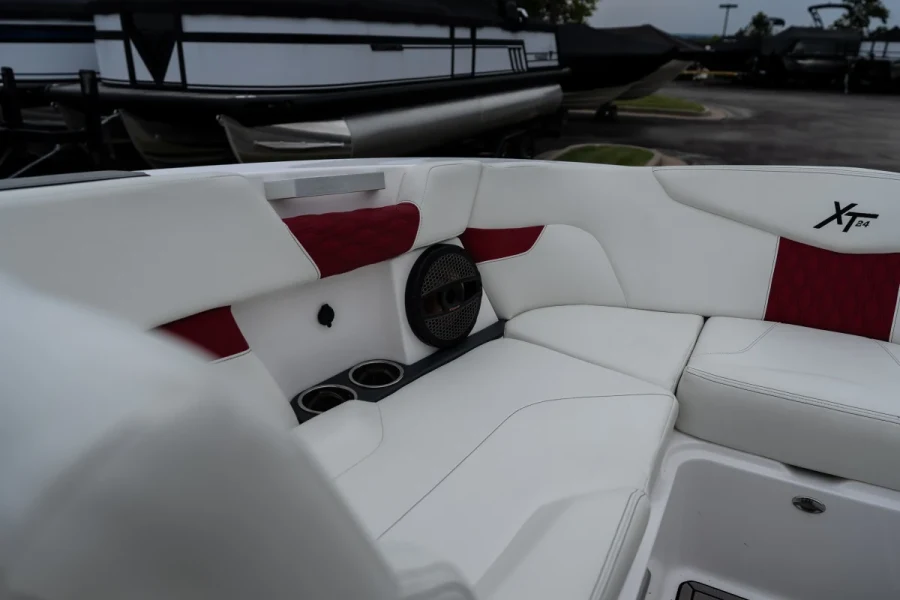 2023-mastercraft-xt24-143002-image9.webp