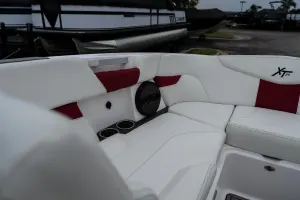 2023-mastercraft-xt24-143002-image9.webp