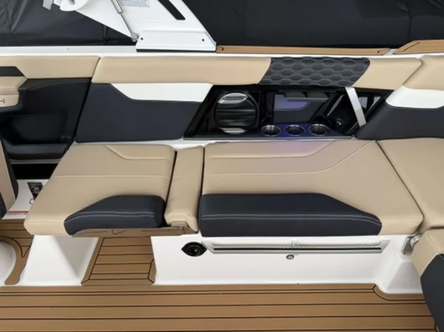 2026-mastercraft-xt24-143004-image15.webp
