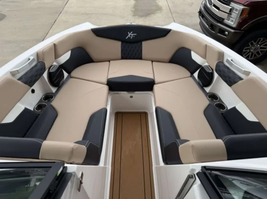 2026-mastercraft-xt24-143004-image4.webp