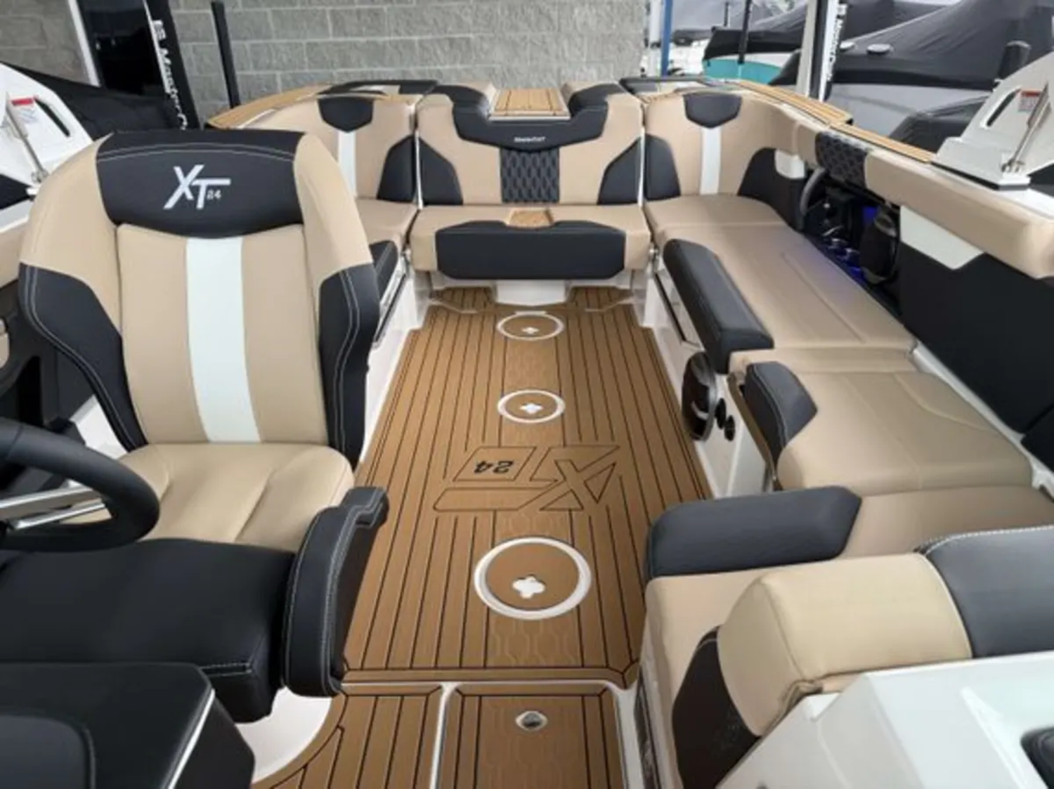 2026 MasterCraft XT24