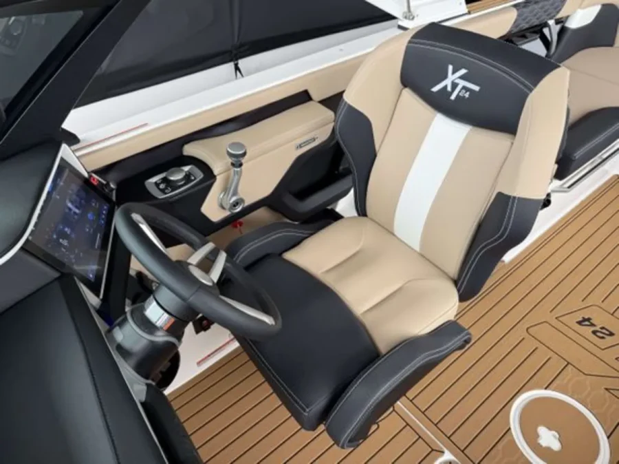 2026-mastercraft-xt24-143004-image7.webp