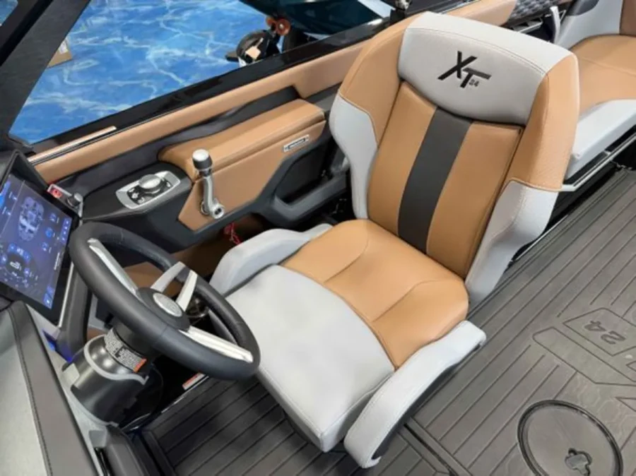 2026-mastercraft-xt24-143008-image3.webp