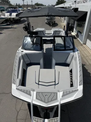 2025-nautique-g25-143010-image7.webp