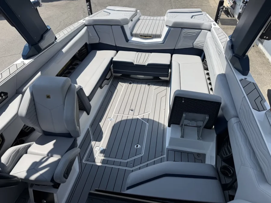 2025-nautique-g25-143010-image8.webp