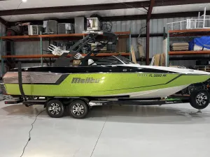 2017-malibu-wakesetter-24-mxz-143028-image1.webp