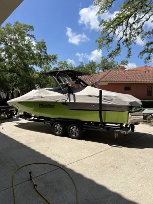 2017-malibu-wakesetter-24-mxz-143028-image18.webp