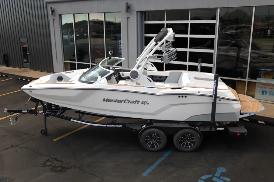 2027-mastercraft-nxt20-143035-image1.webp