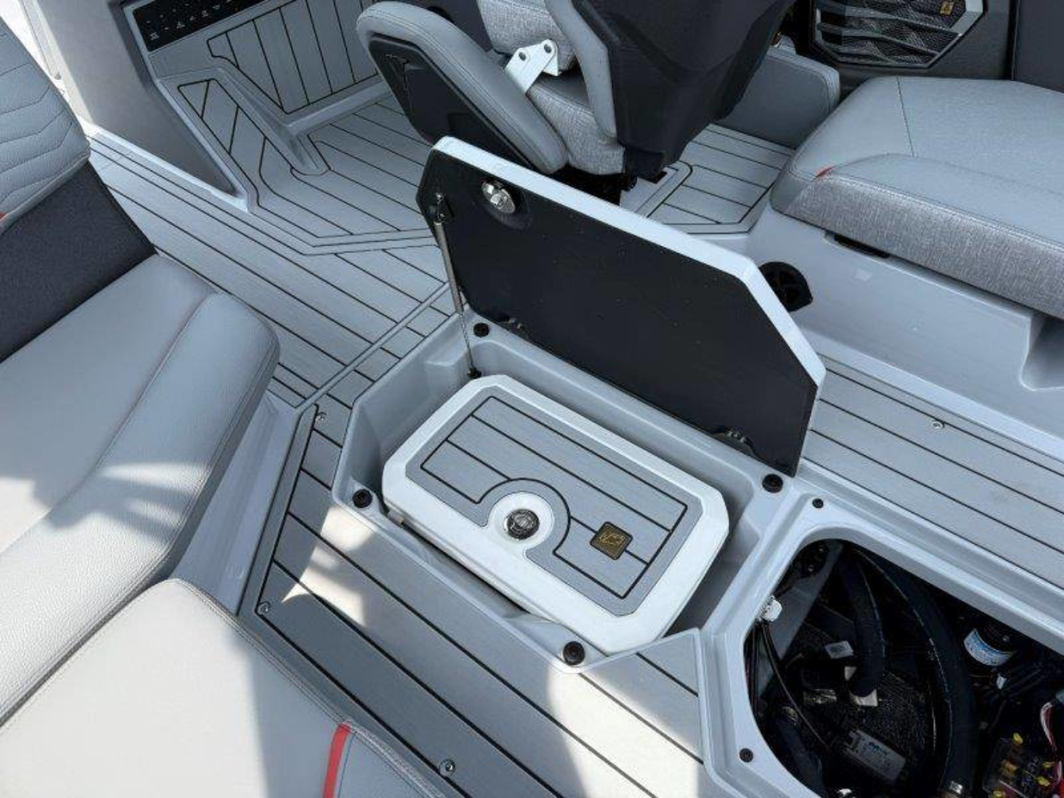 2027 Nautique G23
