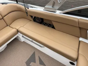 2021-mastercraft-xt23-143057-image11