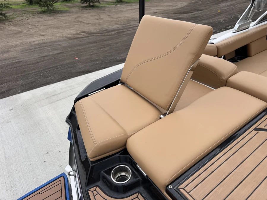 2021-mastercraft-xt23-143057-image14