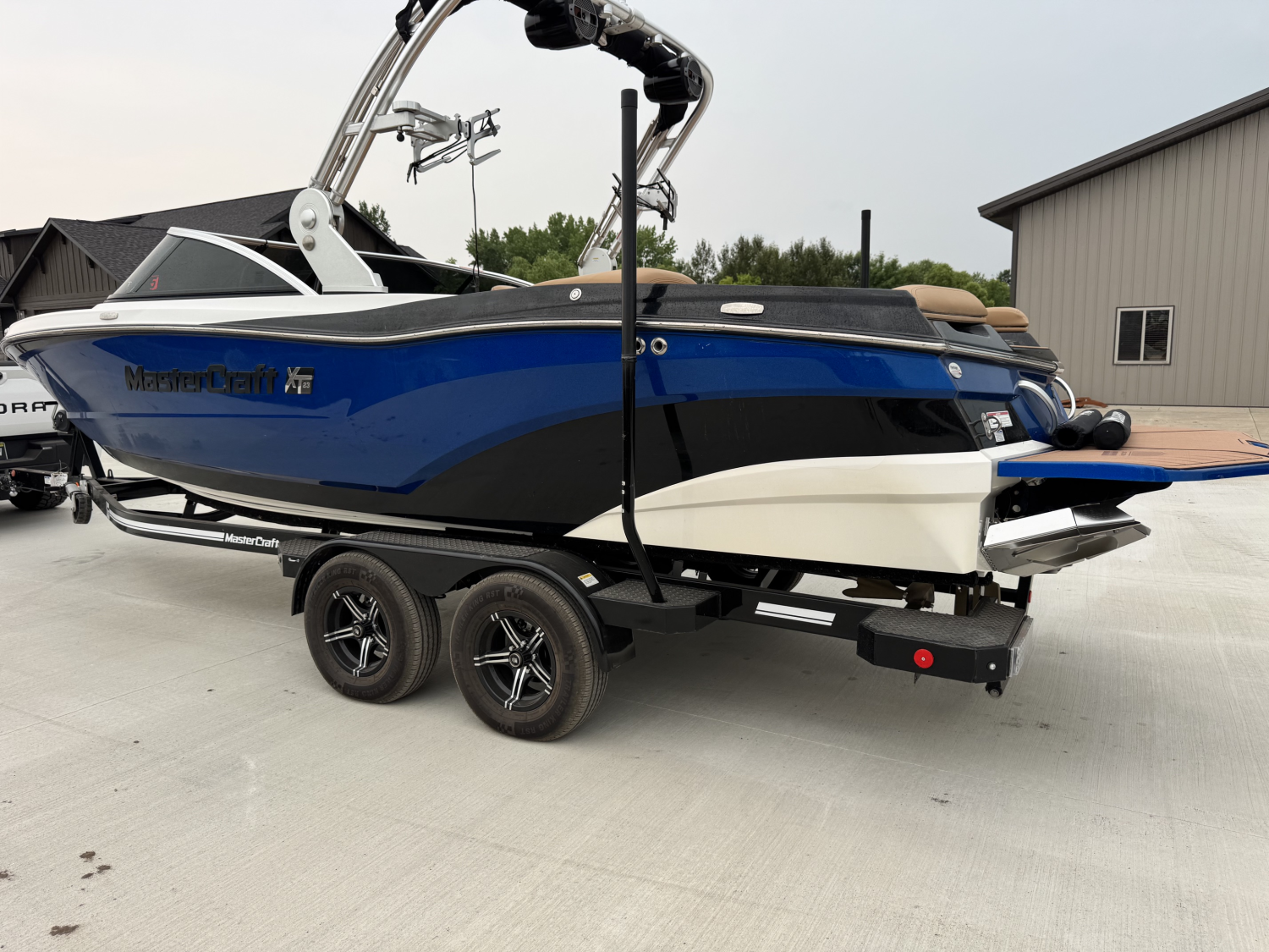 2021 MasterCraft XT 23