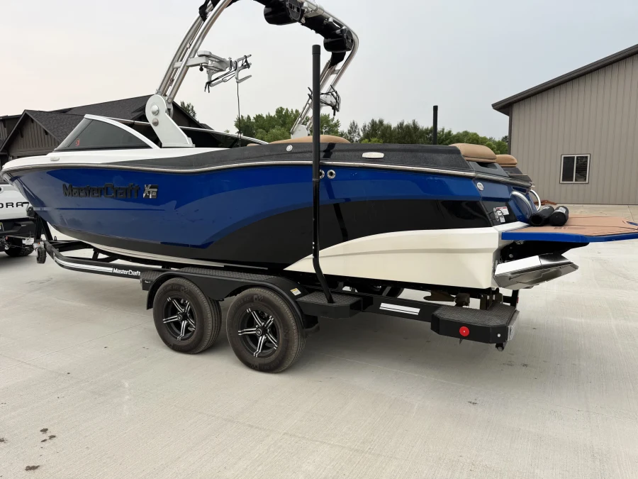 2021-mastercraft-xt23-143057-image2