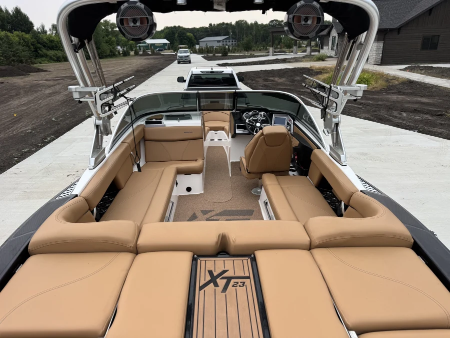 2021-mastercraft-xt23-143057-image7