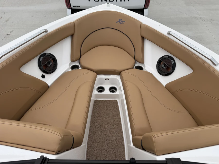 2021-mastercraft-xt23-143057-image9