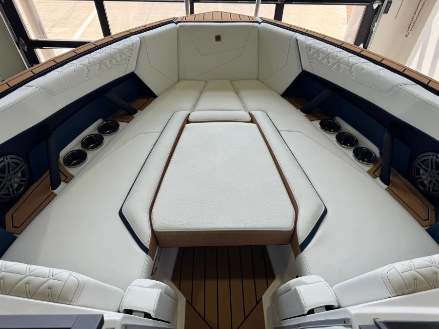 2027-nautique-s25-143061-image17