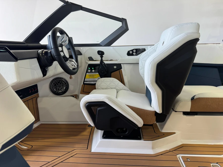 2027-nautique-s25-143061-image23