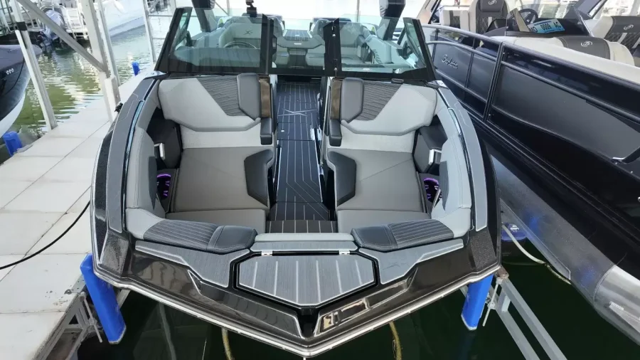 2027-mastercraft-x24-143067-image10