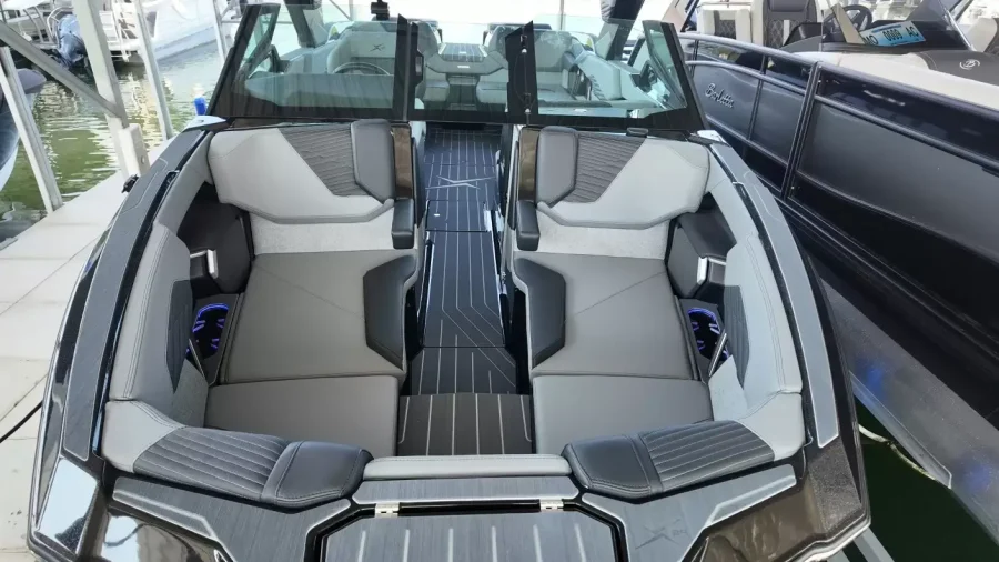 2027-mastercraft-x24-143067-image16